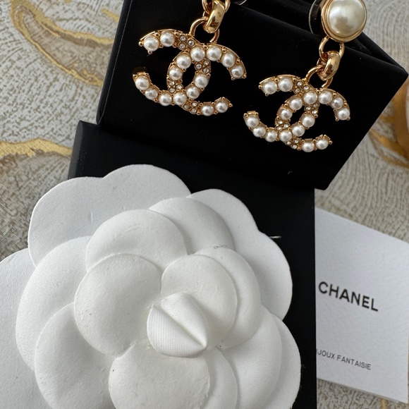 Chanel women’s jewelry earrings - Picture 4 of 6